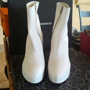 Ann Demeulemeester white leather boots. Size 39